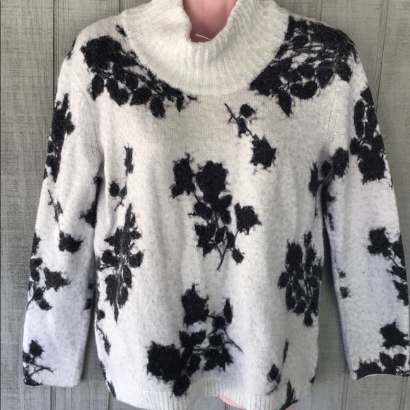 ⚡️Vince Camuto Sweater - Picture 3 of 7